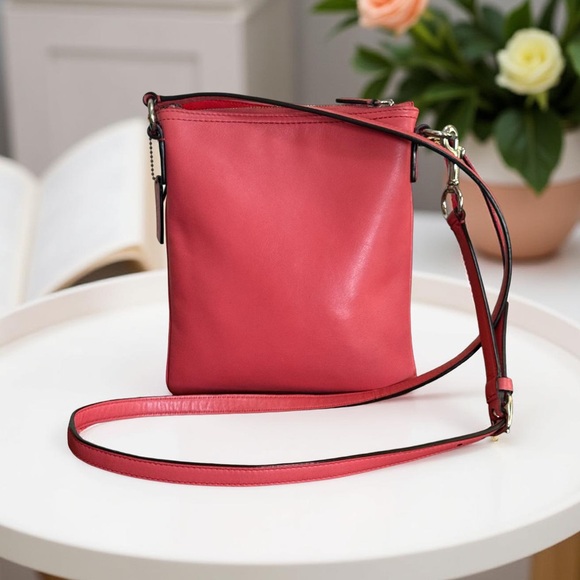 Authentic Coach Coral Leather Legacy Swingpack Crossbody Bag! COA - Picture 2 of 10